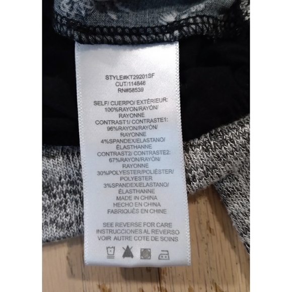 Kut from the Kloth floral and heathered gray top - Picture 7 of 8